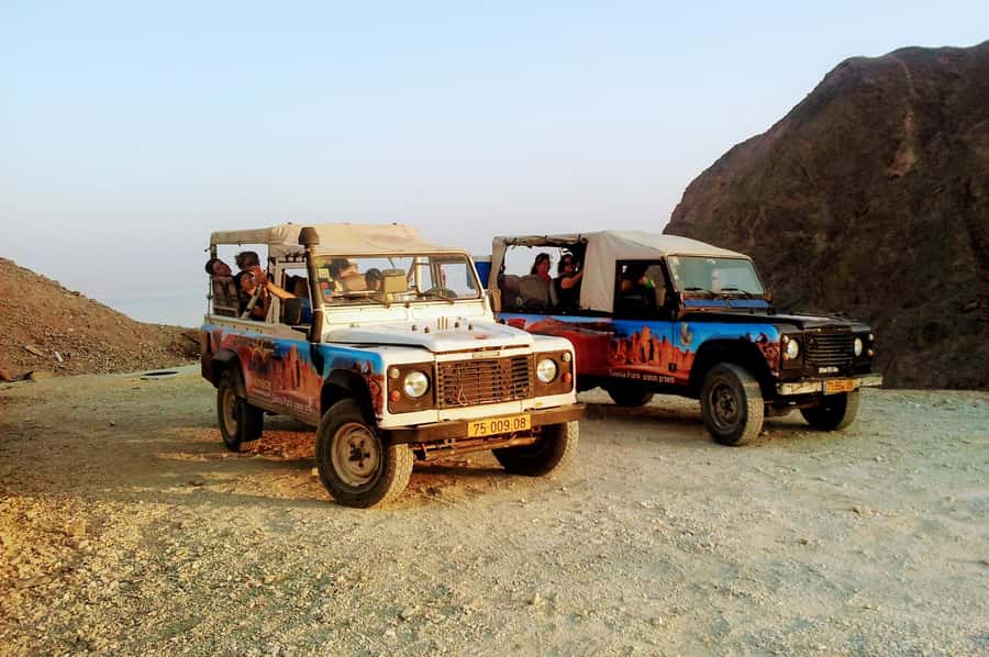 From Eilat: Red Canyon Guided Tour - Getting From Eilat to the Red Canyon, in a Jeep