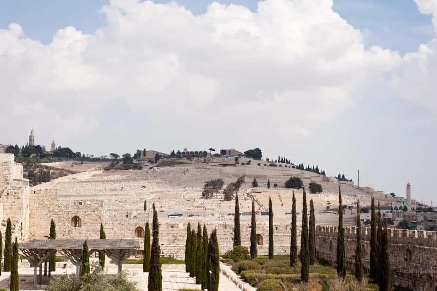From Jerusalem: Old City & Dead Sea Full-Day Tour - Via Dolorosa stops and the Church of the Holy Sepulchre maze