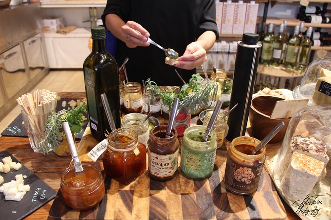 Jaffa Flea Market Tasting Tour - The guide matters, and names like Ohad and שי (Shay) give you a clue