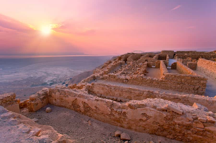 Jerusalem: Masada National Park and Dead Sea Excursion - Qumran and the Dead Sea Scrolls: pass-by context and crowd reality