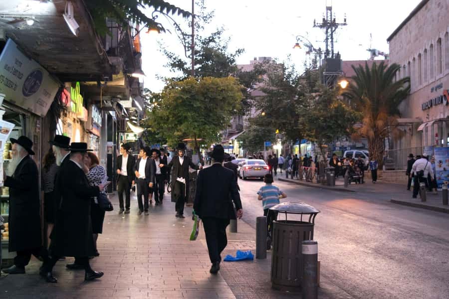 Jerusalem: Meet the Orthodox Jews Tour - The 150-minute walking route: what you’ll likely see street by street