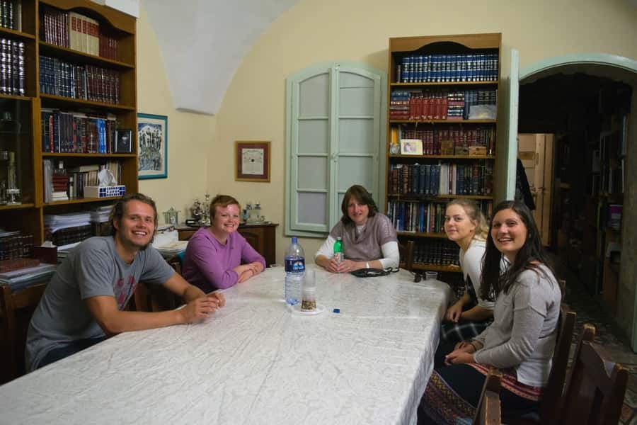 Jerusalem: Meet the Orthodox Jews Tour - Meet your guide: the former insider perspective and how Q&A stays respectful