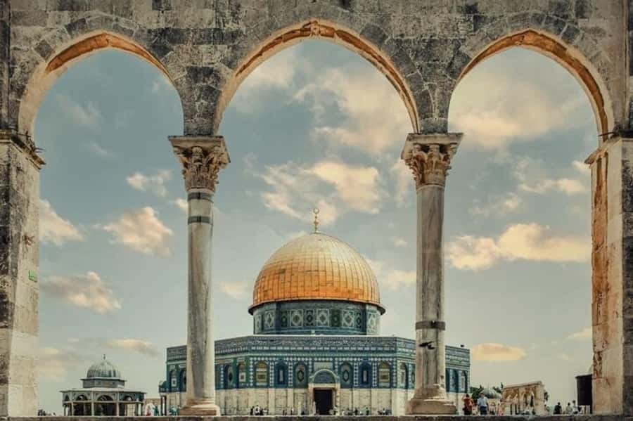 Jerusalem : Must-See Attractions Private Walking Tour - Western Wall Stops, Where Jewish Devotion Is the Main Event