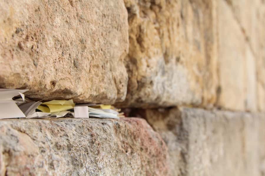 Jerusalem: Old City Shabbat Experience and Walking Tour - The Jewish Quarter before Shabbat: what you will notice beyond monuments