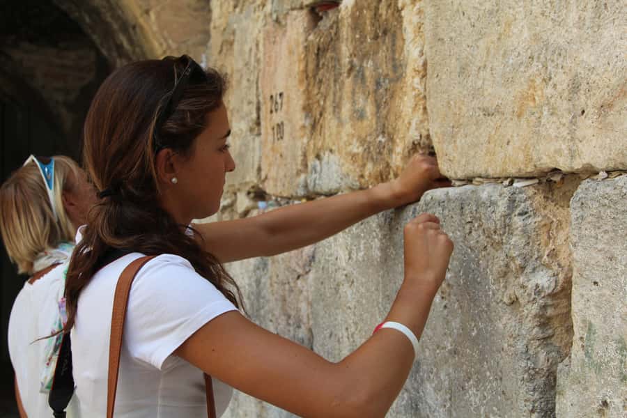 Jerusalem: Old City Shabbat Experience and Walking Tour - Dress code, items to bring, and how not to ruin your photos