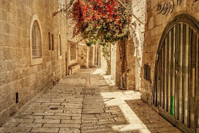 Jerusalem Walking Tour - From the Cardo to the Broad Wall, you start with the ancient backbone