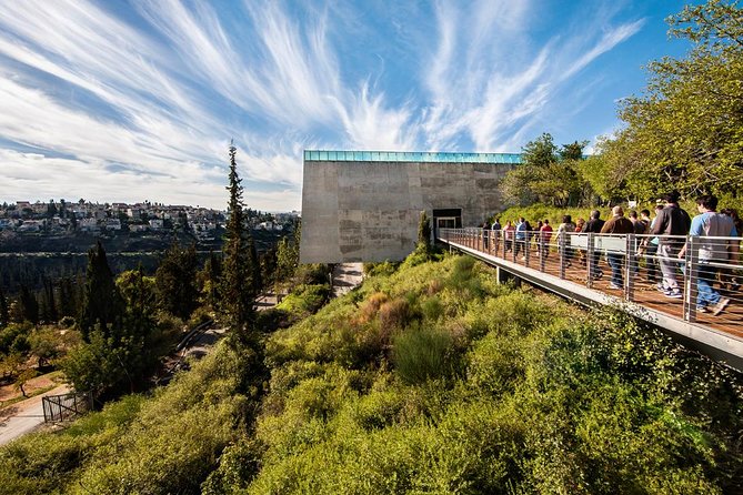Jerusalem Yad Vashem Holocaust History Museum Tour - Nine gallery chapters that keep the story readable