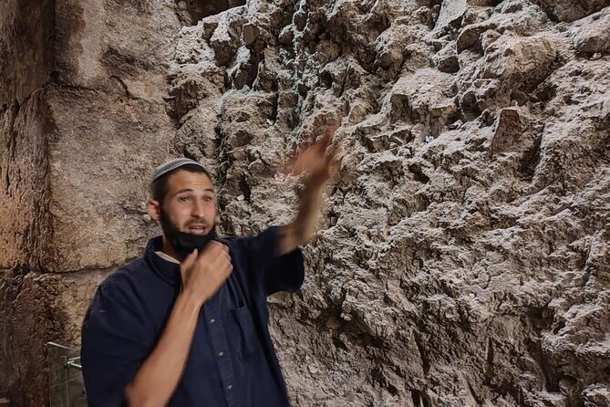 Magical Walking Tour in Old City of Jerusalem - A short, powerful moment: Hurva Synagogue and the story of local synagogues