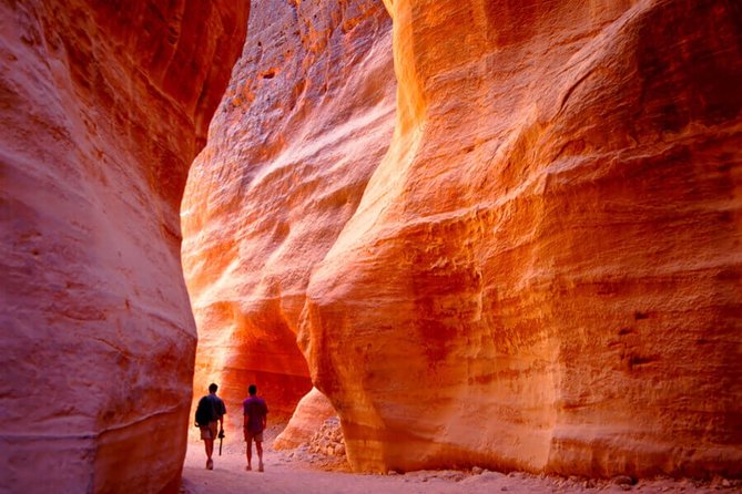 Petra 1-Day Tour from Eilat + FREE Traditional Lunch - How the day trip starts: Eilat pickup and the border rhythm into Jordan