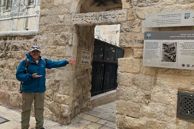 Private Full-Day Walking Tour of Jerusalem - Stop 1: Jaffa Gate, where ramparts, breaches, and everyday life meet