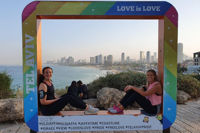 Running Tour - Tel Aviv Highlights 10KM - Getting started at Tash and Tasha, and how the group run feels