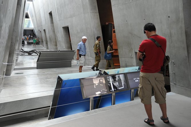 Skip the Line:1.5Hour AudioTour - Yad Vashem Holocaust Remembrance Center Ticket - Getting oriented inside, from Living Landscape to the museum galleries