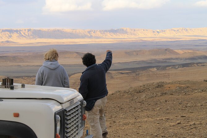 Sunset time Ramon Crater Jeep tour, bonfire and stargazing - Why Ramon Crater after sunset feels like a real desert experience