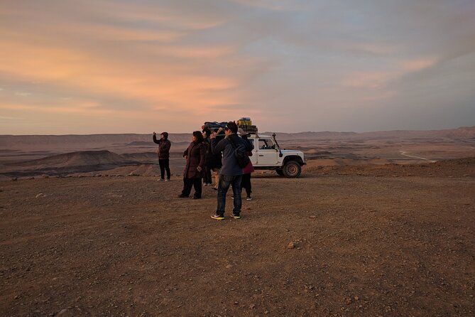 Sunset time Ramon Crater Jeep tour, bonfire and stargazing - The guide makes the difference: Eyal and the power of good explanations