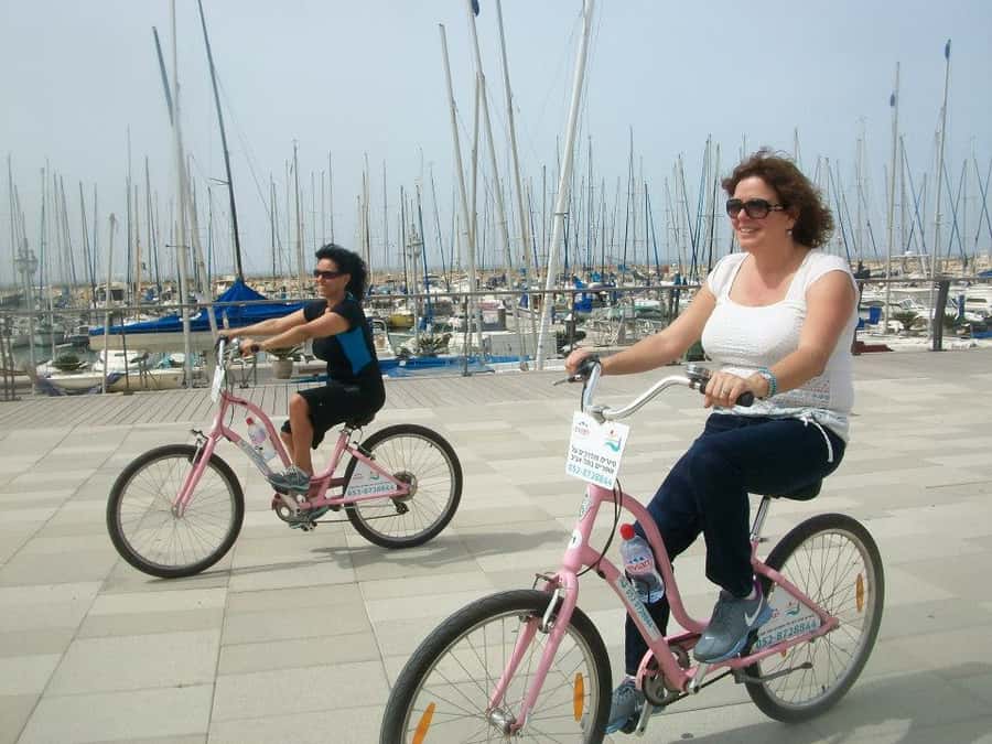 Tel Aviv 3-Hour Easy Bike Tour - Promenade cruising toward Tachana Compound and the old train station