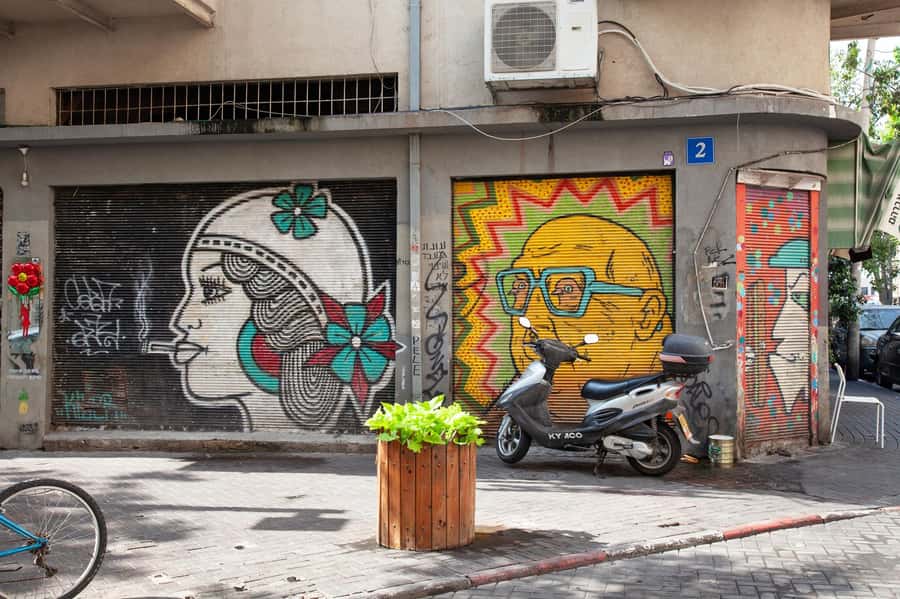 Tel Aviv: Carmel Market & Tel Aviv Tour with Tastings - Nahalat Binyamin street art: murals that connect today to the city’s story