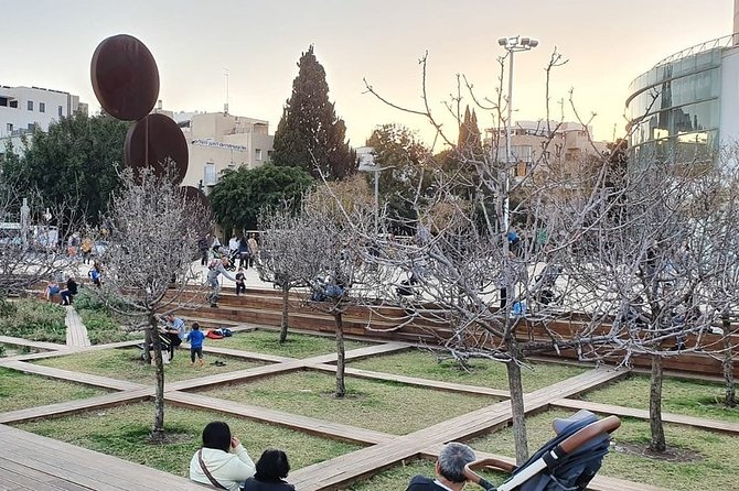 Tel Aviv Highlights Bike Tour - The White City and UNESCO Bau House buildings, plus Habimah Square