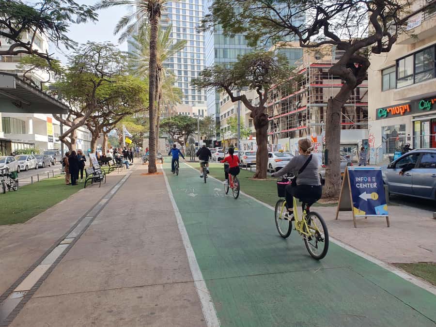 Tel Aviv: Private Bike Tour - Rothschild Boulevard to Rabin Square, with Ben Gurion Museum on the route