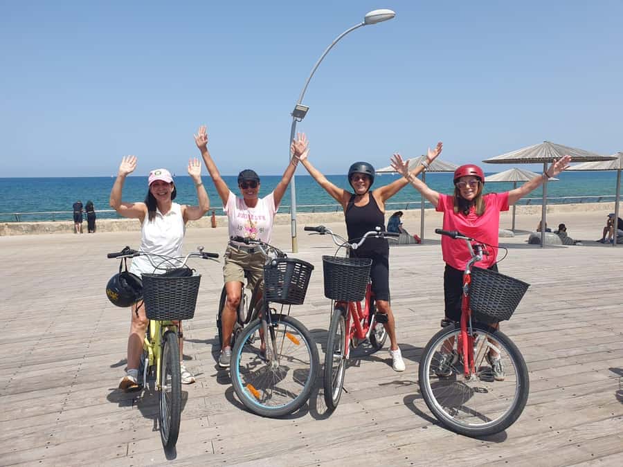 Tel Aviv: Private Bike Tour - The guide experience, from Ishay’s style to how stops are handled