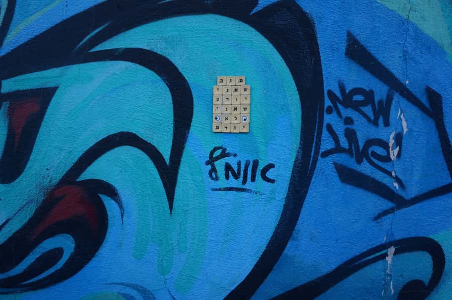 Tel Aviv: Street Art and Graffiti Tour - The 90-minute rhythm: how the guide teaches you to read walls